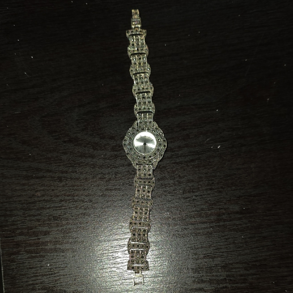 Vintage Elegant Silver Watch with Crystal Accents